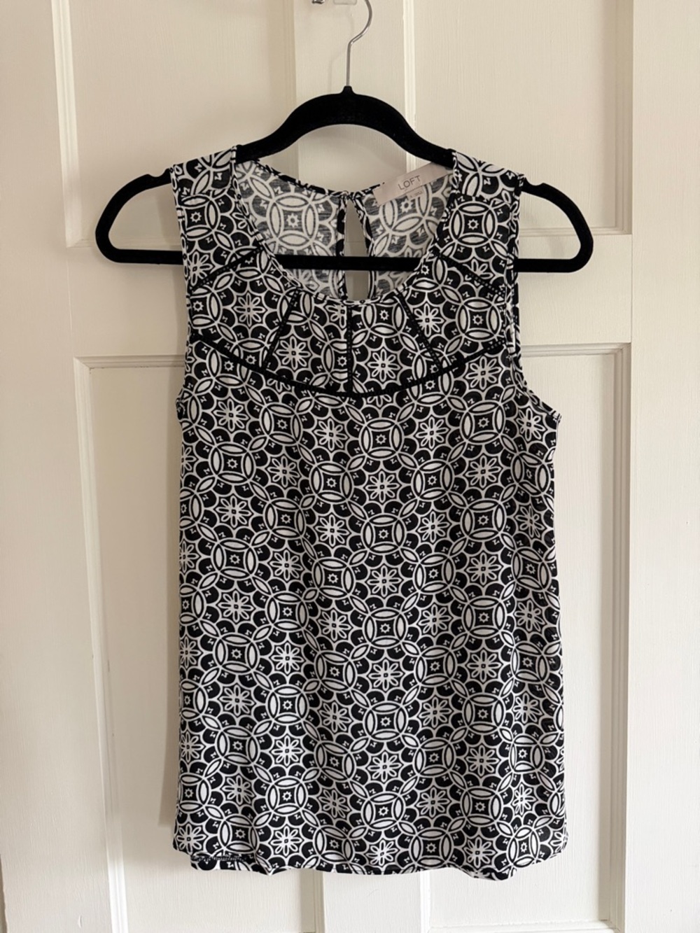 🌷Loft mixed media sleeveless top. Black & white geometric pattern. Size S.